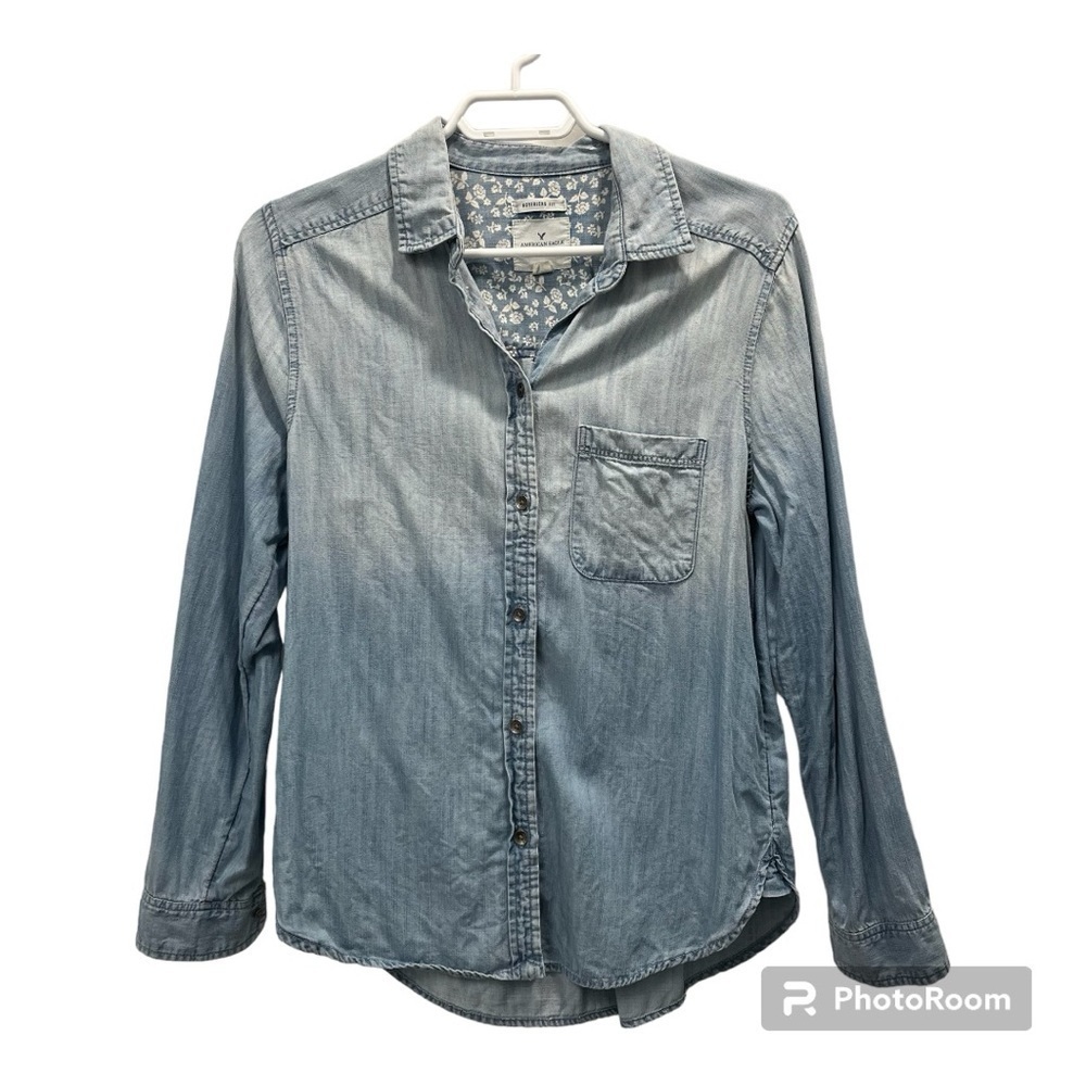 American Eagle chambray button down Boyfriend fit size medium
